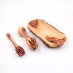 ⁦Olive Wood Tray with Honey Dipper & Citrus Reamer⁩ - الصورة ⁦2⁩