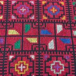 ⁦Wooden Box with  Royal handmade  Tatreez (Red & Multi-Color) - Size 23x23x6 cm⁩ - الصورة ⁦3⁩