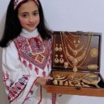 ⁦Wooden Box with  Royal handmade  Tatreez (Red & Multi-Color) - Size 23x23x6 cm⁩ - الصورة ⁦6⁩