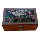 "Palestine Sunbird" Hand-Embroidered Wooden Box - Size 18x10.5x6 cm - الصورة 3