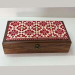 "Vein of Roses" Wooden Box - Hand-Embroidered (33.5x18x8 cm) - الصورة 3