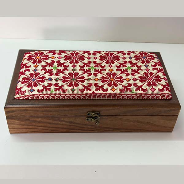 box2 "Vein of Roses" Wooden Box - Hand-Embroidered (33.5x18x8 cm) - الصورة 1