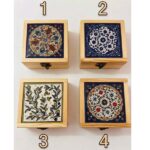 ⁦Luxury Favor Box - Wood with Hebron Ceramic (13x13x8 cm)⁩ - الصورة ⁦3⁩