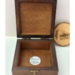 ⁦"Warda Kanaan" Premium Wooden Box – Size 12x12x7 cm (Authentic Hand-Embroidered Tatreez)⁩ - الصورة ⁦3⁩