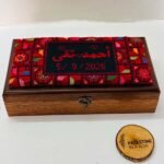 ⁦Luxury Wooden Box with Hand-Embroidered Palestinian Tatreez on Black Fabric – Fully Customizable Names & Dates⁩ - الصورة ⁦7⁩