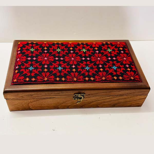 صندوق تطريز يدوي 15_301 "Vein of Roses" Panoramic Wooden Box – Size 33.5x18x8 cm (Hand-Embroidered on Black Fabric) - Image 1